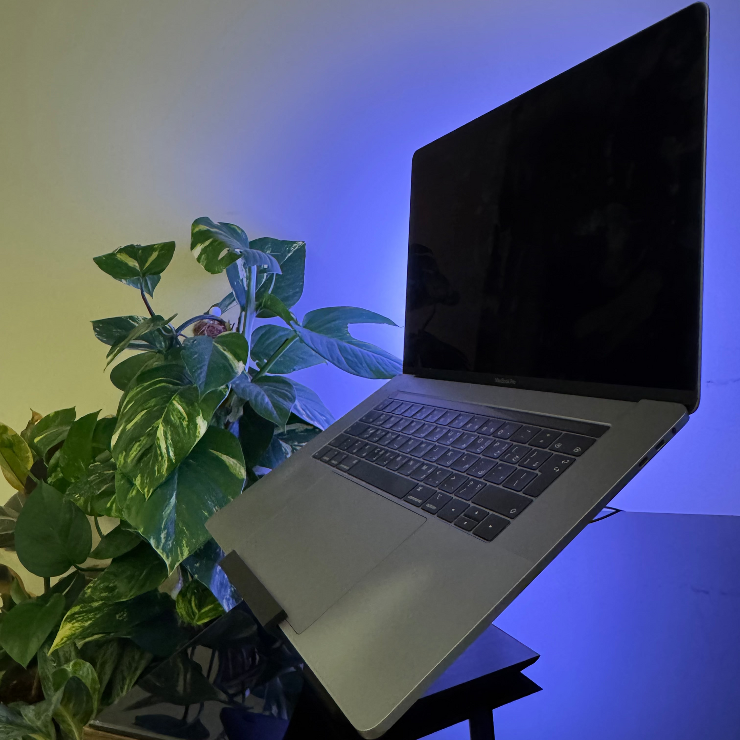 The Impossible Stand - Laptop Stand